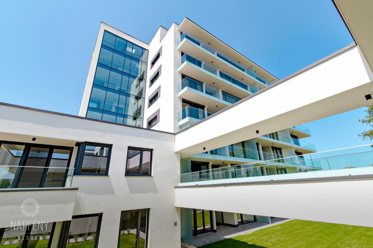 Clyde-Premium Lelle Waterfront Private Apartment Balatonlelle Exterior photo