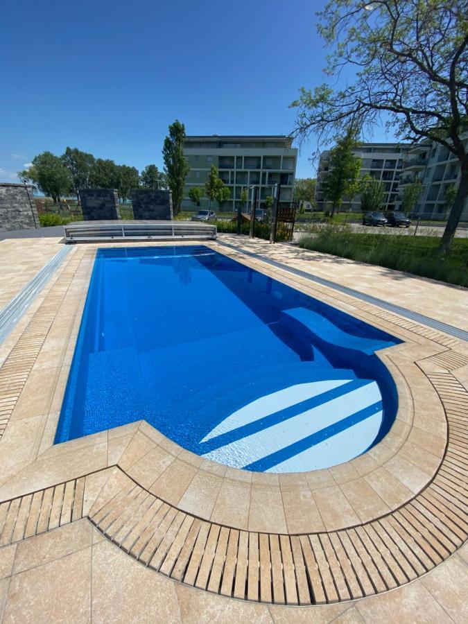 Clyde-Premium Lelle Waterfront Private Apartment Balatonlelle Exterior photo