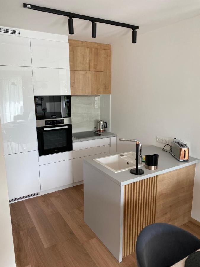 Clyde-Premium Lelle Waterfront Private Apartment Balatonlelle Exterior photo