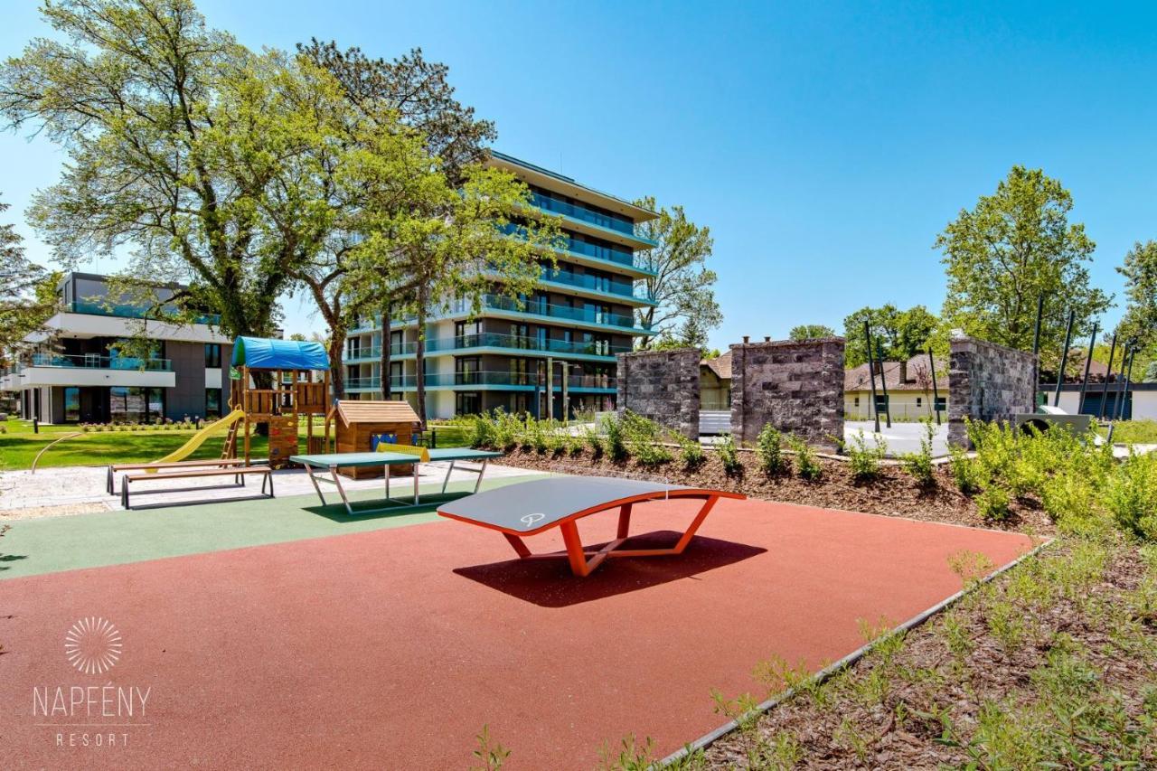 Clyde-Premium Lelle Waterfront Private Apartment Balatonlelle Exterior photo
